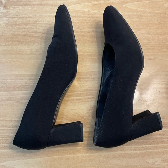Stuart Weitzman women’s black fabric heels with leather soles size 6 1/2 B - Picture 6 of 10
